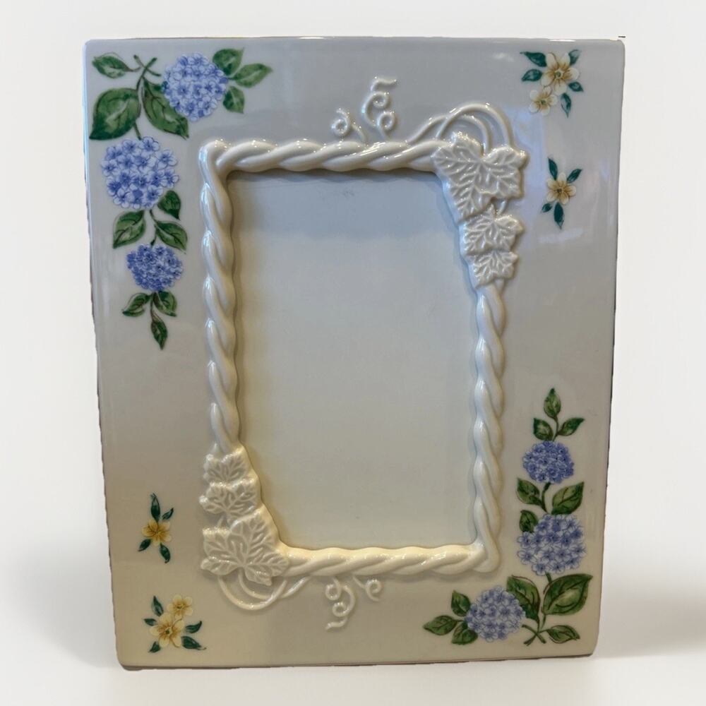 RARE- Vintage Lenox Gardenia frame hold 4 x 6 photo